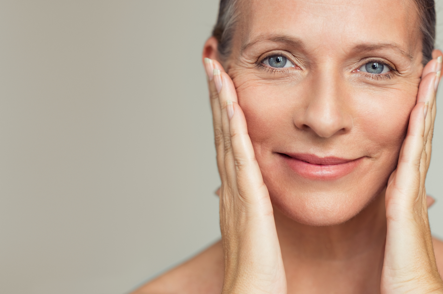 Découvrez comment avoir une peau complètement hydratée en profondeur grâce aux techniques et les soins Cliniccare. Marinela Popescu, fondatrice de l'Institut Marinel situé à Paris et experte en beauté globale de la peau vous explique tout.